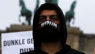 أحد عناصر المجموعة الجديدة 