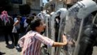 طالبوا برحيل عباس.. انتقادات محلية ودولية للسلطة بعد ضرب المتظاهرين