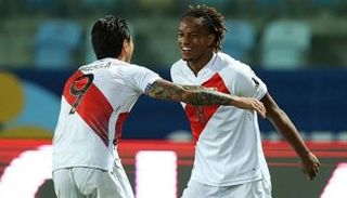 أندري كاريلو مهاجم بيرو في كوبا أمريكا