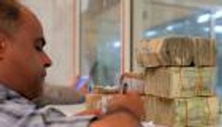 المركزي اليمني يتدخل لوقف انهيار الريال