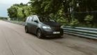 سونو موتورز  تتحدى تسلا بسيارة "الخلايا الشمسية"