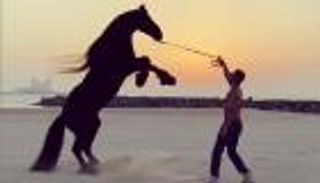 فيديو.. محمد رمضان يستعد لطرح أغنية "أمَة الخيل" من دبي