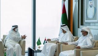 جانب من اللقاء بين الدكتور سلطان الجابر والدكتور عصام بن سعد بن سعيد