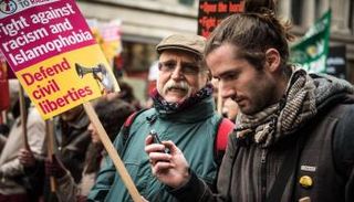  الصحفي ماثيو كيناستون