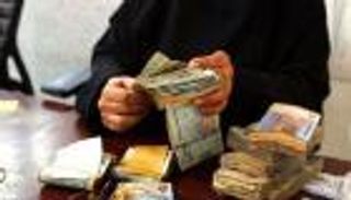 "الشوكولاتة" بديلا للعملة في اليمن.. القصة الكاملة لـ"استبدال الفكة"