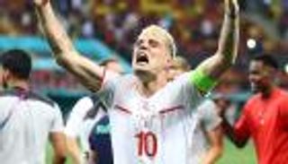 بطل من رحم المعاناة.. معلومات مثيرة عن تشاكا رجل ملحمة يورو 2020
