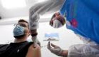 من يربح معركة براءات اختراع لقاحات كورونا؟