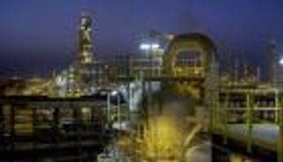 "أدنوك" و"ريلاينس" تطوران مشاريع عالمية لإنتاج مواد كيميائية