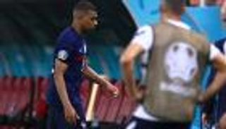 فيديو.. هل أهان نجوم فرنسا مبابي بعد ضياع ركلة الترجيح؟