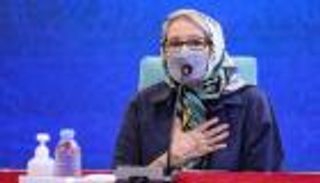 مسؤولة إيرانية تسخر من الحرس الثوري: أمريكا ليست بحاجة للقاحاتكم