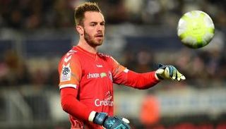 ألكسندر أوكيدجا حارس مرمى منتخب الجزائر