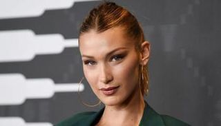 عارضة الأزياء العالمية بيلا حديد