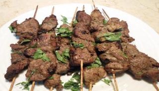 صوابع اللحم الضاني المشوي على الفحم