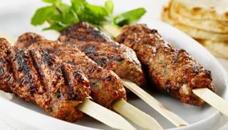 الكفتة المشوية على الفحم