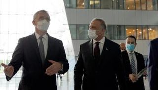 الكاظمي والأمين العام لحلف الناتو ينس ستولتينبرغ 