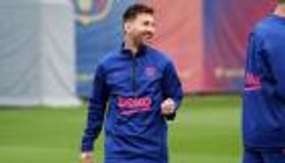 أغلبها ساخر.. 25 سببا لاستمرار ميسي مع برشلونة