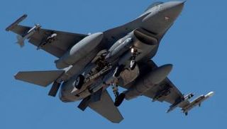 مقاتلة من طراز إف 16