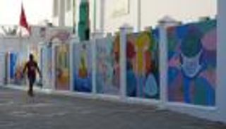 جدران أصيلة المغربية تنتفض ألواناً لمواجهة كورونا