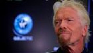 "برانسون".. ملياردير يسبق بيزوس إلى الفضاء: هل ينجح؟