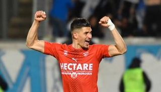 الجزائري زين الدين فرحات لاعب نيم الفرنسي