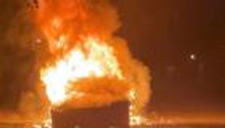 كارثة إيلون ماسك.. حريق غامض يهدد مبيعات طراز "S بلايد" الفاخر