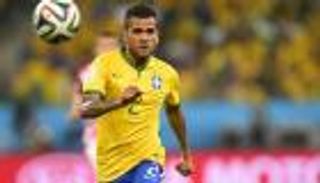 منافس السعودية في الأولمبياد.. "العجوز" ألفيس يزين قائمة البرازيل