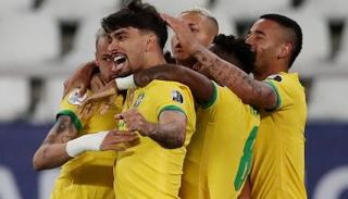 فرحة منتخب البرازيل بالفوز على تشيلي