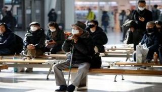 كوريون جنوبيون في العاصمة سيؤول