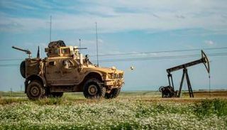 مدرعة أمريكية بقاعدة حقل العمر شمالي سوريا - أرشيفية