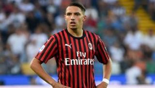 إسماعيل بن ناصر نجم فريق ميلان ومنتخب الجزائر