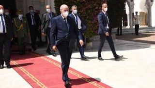 الرئيس الجزائري بمراسم تقليد الرتب العسكرية في ذكرى الاستقلال