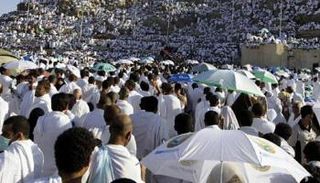 حجاج يؤدون مناسك الحج 