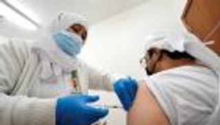 الإمارات تعلن تقديم 15,57 مليون جرعة من لقاح كورونا