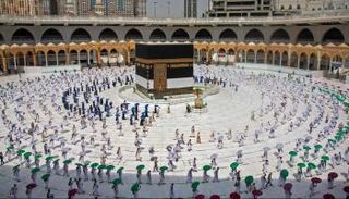 حجاج بيت الله يؤدون الفريضة خلال جائحة كورونا