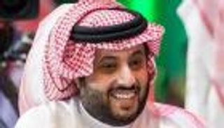 تركي آل الشيخ ينشر صورة مع أبطال عمله الفني "الثمانية"