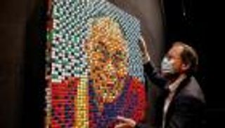 بيع لوحة عن دالاي لاما من مكعبات روبيك بـ555 ألف دولار