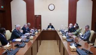 جانب من اجتماعات ممثلي الترويكا مع المسؤولين بالسودان