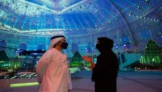 الشيخ عبدالله بن زايد آل نهيان أثناء جولته في إكسبو 2020 دبي