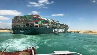 جانب من أزمة سفينة إيفر جيفن 