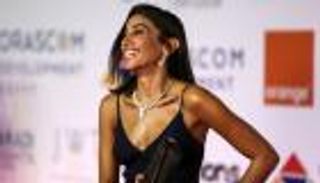 دينا الشربيني عن عودتها لعمرو دياب.. تعليق غاضب وانسحاب