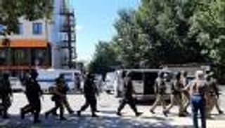 "الكاميرا الخفية".. مهاجم مصرف روسي "يفاجئ" الشرطة