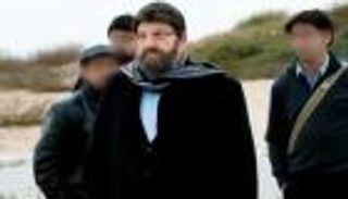 رئيس إسرائيل يتخفى في لحية وشعر مستعار