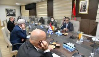 جانب من المباحثات الثنائية بين دبلوماسيي البلدين