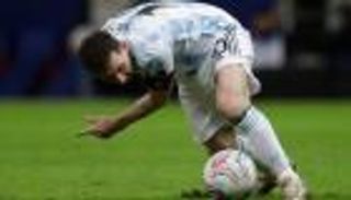 لعب رغم الدماء؟.. تفاصيل إصابة ليونيل ميسي في مباراة الأرجنتين وكولومبيا