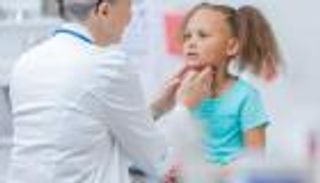 قصور الغدة الدرقية لدى الأطفال.. الأسباب والأعراض والعلاج