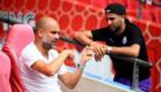 من برشلونة.. جوارديولا يحسم مستقبل رياض محرز