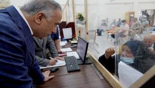 جانب من جولة رئيس وزراء العراق في مصرف الإسكان