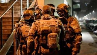 عناصر من الشرطة النمساوية تداهم مواقع الإخوان 