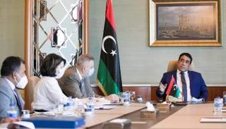 محمد المنفي خلال لقاء يان كوبيش 