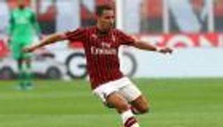 قبل الموسم الجديد.. إسماعيل بن ناصر يرفع راية التحدي مع ميلان